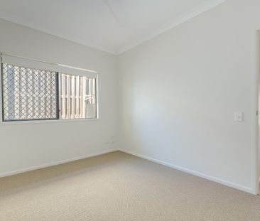 BEAUTIFULLY HOME IN VARSITY LAKES - Photo 4