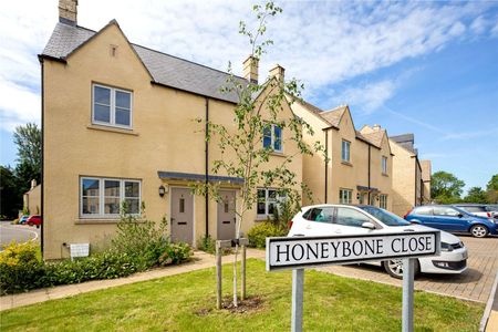 A semi-detached two bedroom property in Fairford. - Photo 2