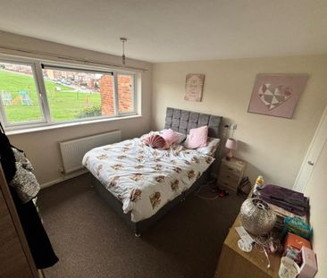 2 bed Flat - To Let - Photo 3