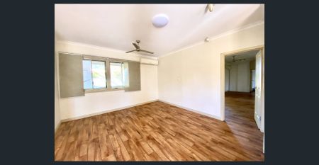 FULLY FENCED 3 BEDROOM PROPERTY - Photo 4