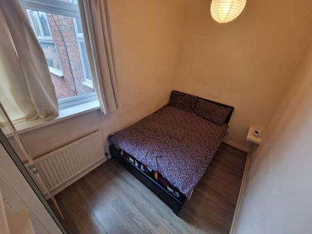 1 bedroom flat to rent - Photo 2