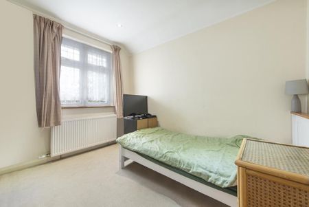 4 bedroom semi-detached house to rent - Photo 5