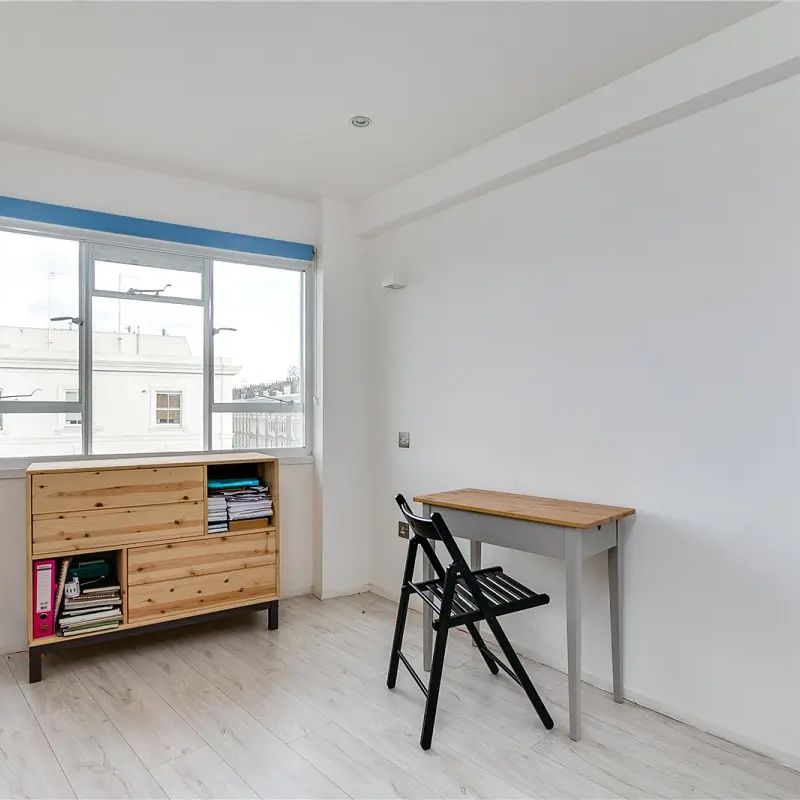 2 bedroom flat in Notting Hill - Photo 1