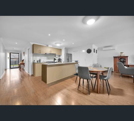 4 Fleuve Rise, Clyde North, Vic 3978 - Photo 3