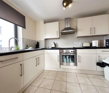 2 bedroom flat to rent - Photo 5