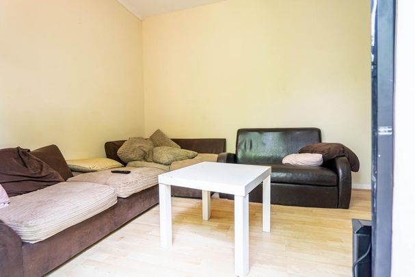 4 bedroom terraced house to rent - Photo 1