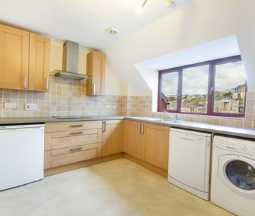 2 Bed Flat - Photo 4