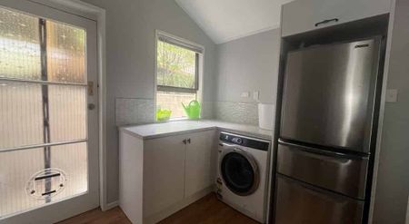 Charming 2-Bedroom Haven - Photo 4