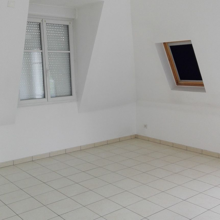 Dans résidence sécurisée avec ascenseur, un appartement de type F3 offrant une entrée - Photo 1