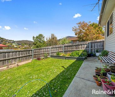 Spacious & Sunny home in Lenah Valley - Prime Location! - Photo 1