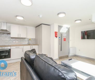 5 bed Apartment for Rent - Photo 1