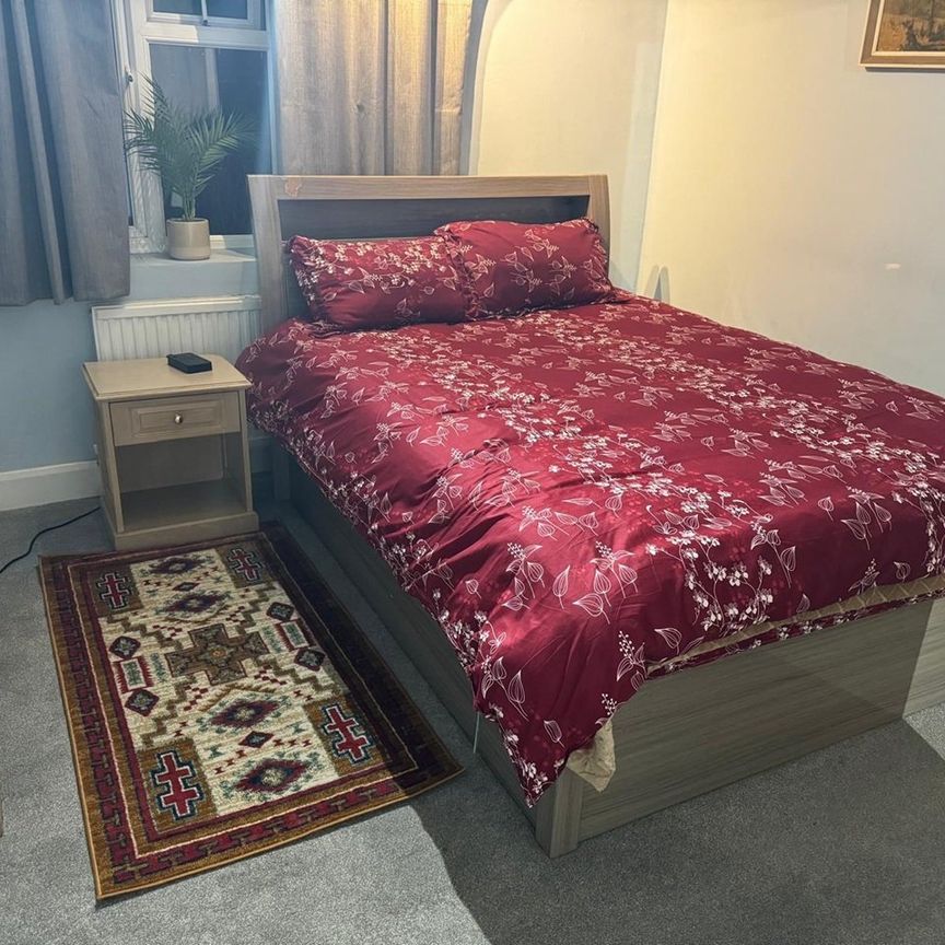 Room in a Shared Flat, Granville Place, N12 - Photo 2