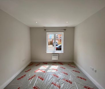 Emerald Avenue, Fleet, Hampshire, GU51 - Photo 3