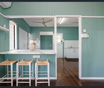 Newly renovated, big block & shed, 2 bedroom + sunroom. - Photo 6