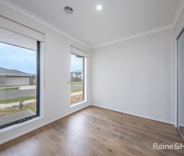 Well Presented Family Home! - Photo 4