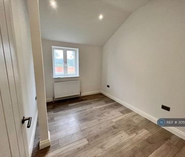 3 bedroom flat to rent - Photo 4