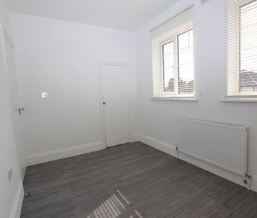4 bedroom flat to rent - Photo 2