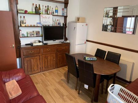 6 bedroom house to rent - Photo 2