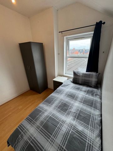 Room in a Shared House, Ellesmere Road, B8 - Photo 3
