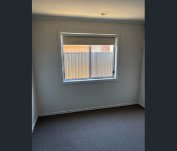 Modern & Low Maintenance in Quiet Estate - Photo 3