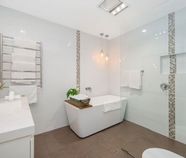 Immaculate 3 bedroom home - Prime Location - Photo 1