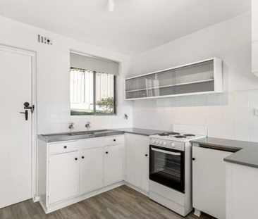 Unfurnished unit in prime location - Photo 3