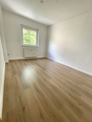 Frisch renoviert, hereinspaziert! 3R-Wohnung ab Juni 2024 mit Balkon, bezugsfrei - Foto 1