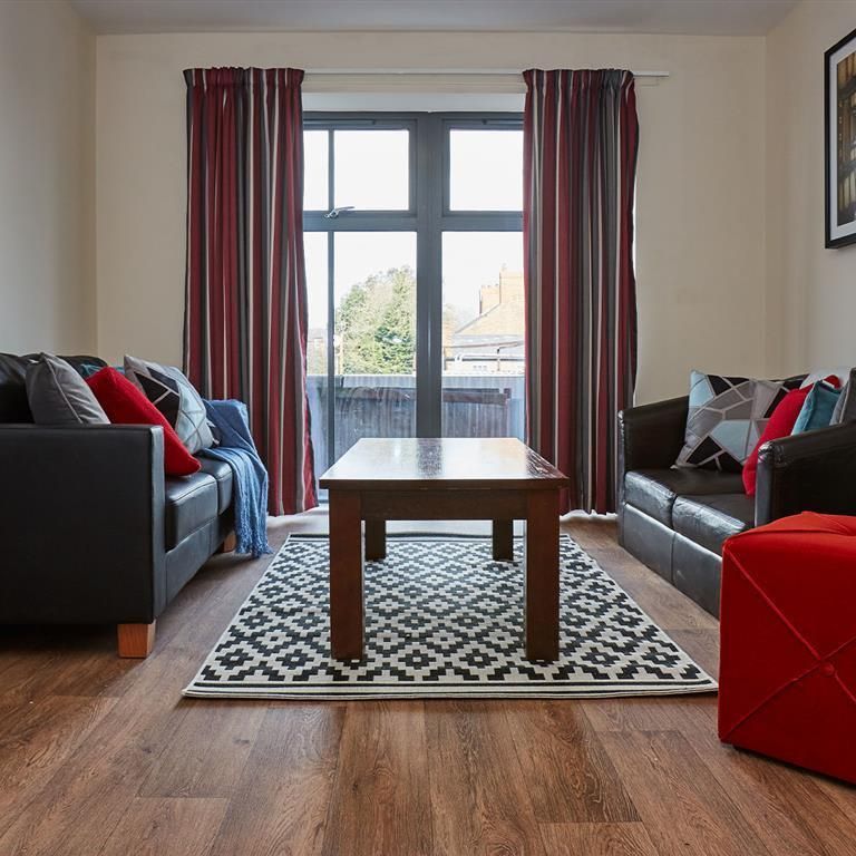 1 bedroom in a flat share to rent - Photo 1