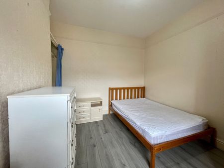 Friars Avenue, Bangor, Gwynedd, LL57 - Photo 2