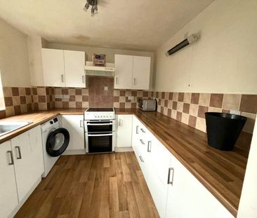 2 bedroom Flat To Let - Photo 2