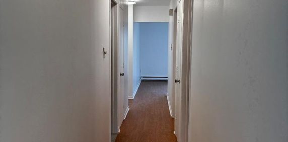 41/2 NEUF / complétement renové à louer à Saint-Eustache - Photo 2