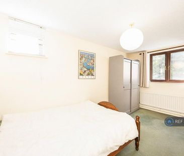 4 bedroom semi-detached house to rent - Photo 6