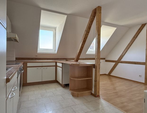 viiiel Platz • 2 Zimmer • Einbauküche • Dusche & Wanne • Tageslichtbad • Dachgeschoss - Photo 1