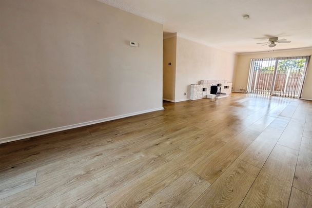 Saturn Close, SO16 - Photo 1