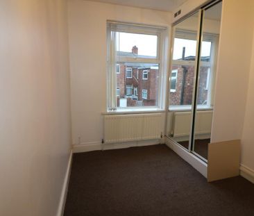 3 bedroom flat to rent - Photo 3