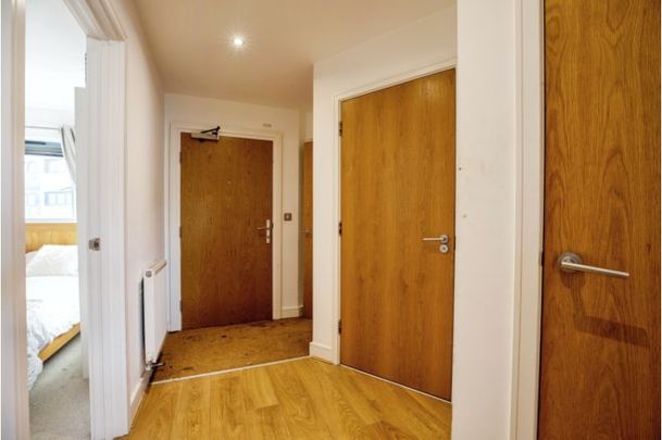 2 bedroom flat - Photo 1