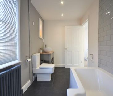 2 bedroom semi-detached house to rent - Photo 5