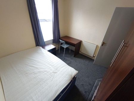 4 bedroom terraced house to rent - Photo 5