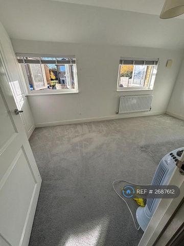 2 bedroom semi-detached house to rent - Photo 2