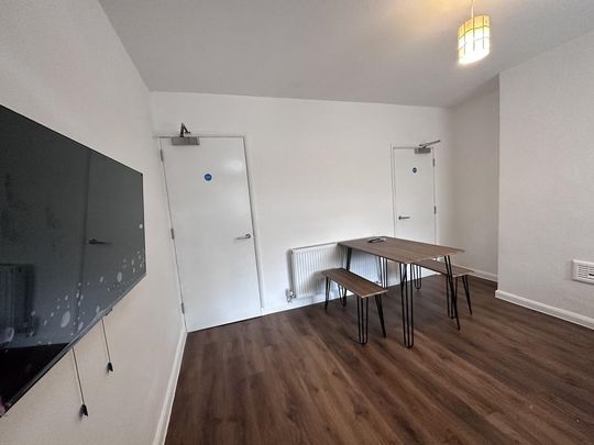 1 bedroom in a house share to rent - Photo 1