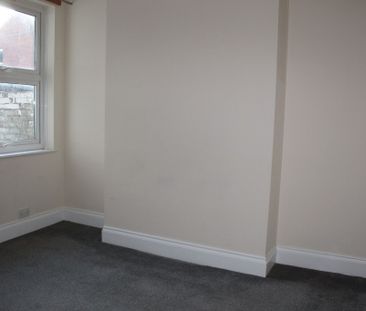 3 bed House - To Let - Photo 3