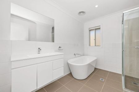 4 bed 2 Bath with a great yard - Photo 3