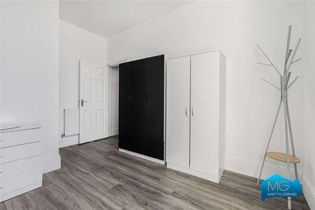 Royal Drive, New Southgate, London, N11 - Photo 4