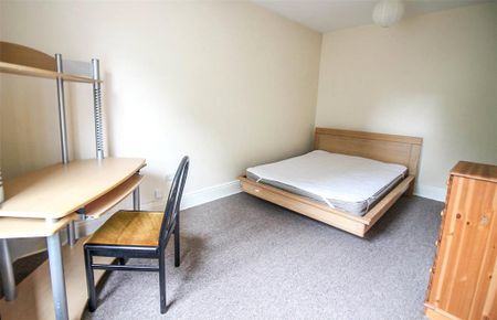 4 bedroom detached house to rent - Photo 3