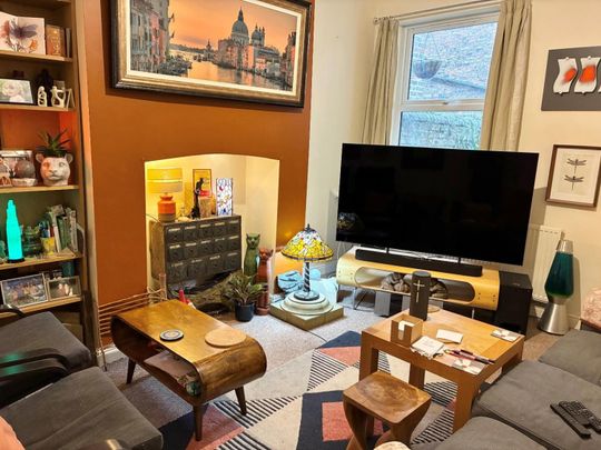 1 bedroom Flat To Let - Photo 1