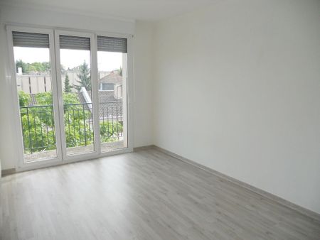 En dernier étage, appartement 3 pièces de 71m² avec cave, garage et parking à louer - LE BAN-SAINT-MARTIN, - Photo 4