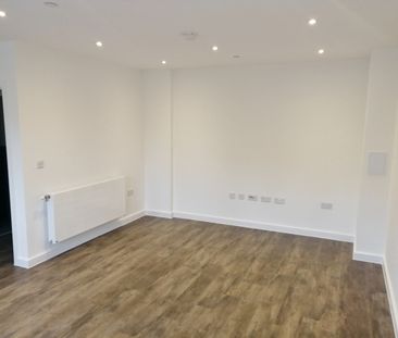 3 Bed Terraced House, Rope Walk, IG11 - Photo 1