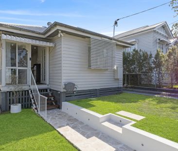 Fully renovated home in ideal location - Photo 4