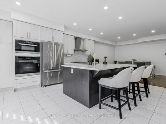 Detached Home For Lease | N8136406 - Photo 1