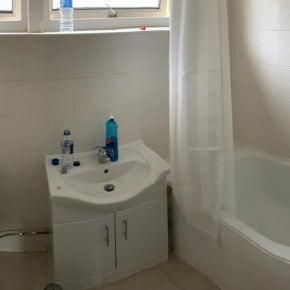 4 bedroom flat share to rent - Photo 3